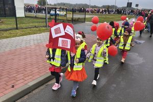 Mieszkańcy przeszli ulicami w obronie dzieci i młodzieży