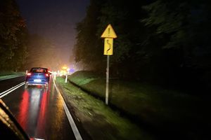 Zdradliwe jesienne drogi. Dwie kolizje w tym samym czasie 