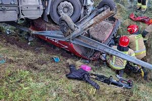 Ciężarówka zmiażdżyła auto nauki jazdy