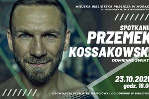 Spotkanie z Przemkiem Kossakowskim w morąskiej bibliotece