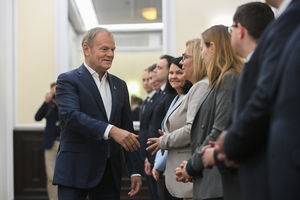 Zamiast chudnąć, pęcznieje. Tusk powołał nowych wiceministrów