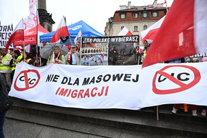 [GALERIA ZDJĘĆ] Nie milkną echa sobotniego marszu w Warszawie. Jak komentują go liderzy PiS i PO?