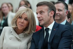 Przed sądem stanęło 10 osób oskarżonych o nękanie w sieci Brigitte Macron