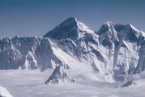 Śnieżyce uwięziły w górach turystów. Jedna osoba zmarła