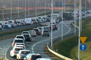 Utrudnienia na A4. Trwa montaż kamer