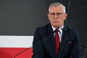 Cenckiewicz rozmawia z Koreańczykami