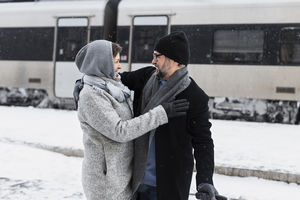Magia zimowych podróży pociągiem – odkryj Polskę z okna wagonu