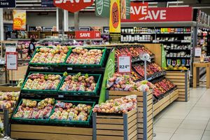 Rząd rozważa czterokrotną podwyżkę „małpkowej”. Tak chce ratować budżet państwa