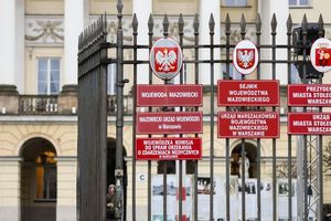 Podwójne życie urzędnika. Pracował dla miasta… i dla Kremla