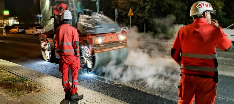 Praca na al. Sybiraków trwają do późnych godzin nocnych