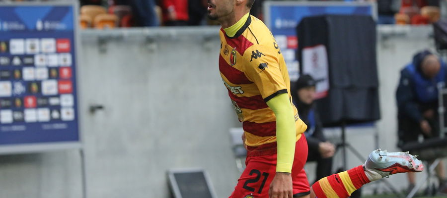 Piłkarz Jagiellonii Białystok Sergio Lozano cieszy się z gola 