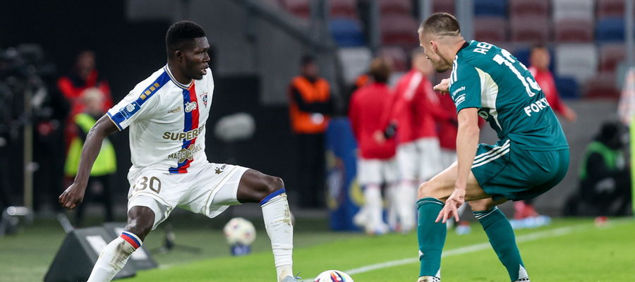 Piłkarz Górnika Ousmane Sow (z lewej) i Arkadiusz Reca z Legii 