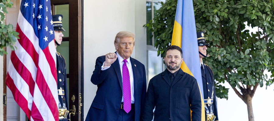 Prezydent Ukrainy Wołodymyr Zełenski przybył w piątek do Białego Domu na spotkanie z prezydentem USA Donaldem Trumpem. 