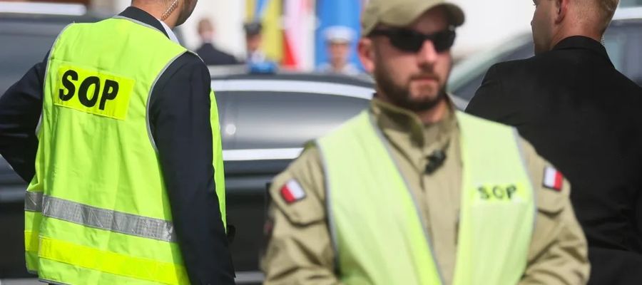 Funkcjonariusze służb

