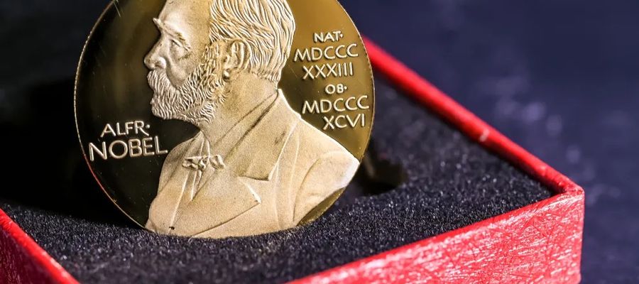 Laureaci podzielą się po równo nagrodą w wysokości 11 mln koron szwedzkich, tj. ok. 4,2 mln zł. 
