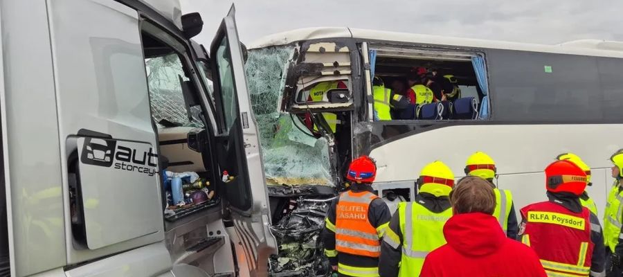 Wypadek z udziałem polskiego autokaru