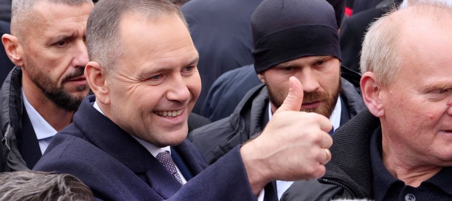 lac Armii Krajowej wypełnił wiwatujący tłum mieszkańców