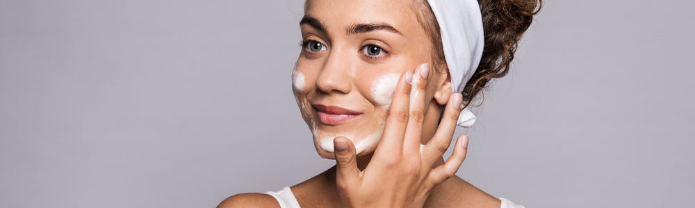 Jak dobrać produkt do oczyszczania twarzy do rodzaju skóry?