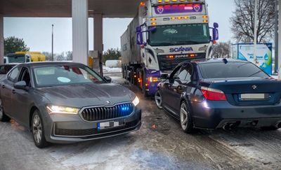 Próbował uniknąć kontroli. 25‑latek bez uprawnień i z niesprawnym BMW zatrzymany