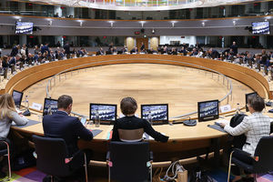 UE zapowiada czasowe zawieszenie bezcłowego importu cukru