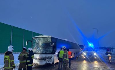 Zderzenie dwóch autokarów. 10 osób trafiło do szpitala