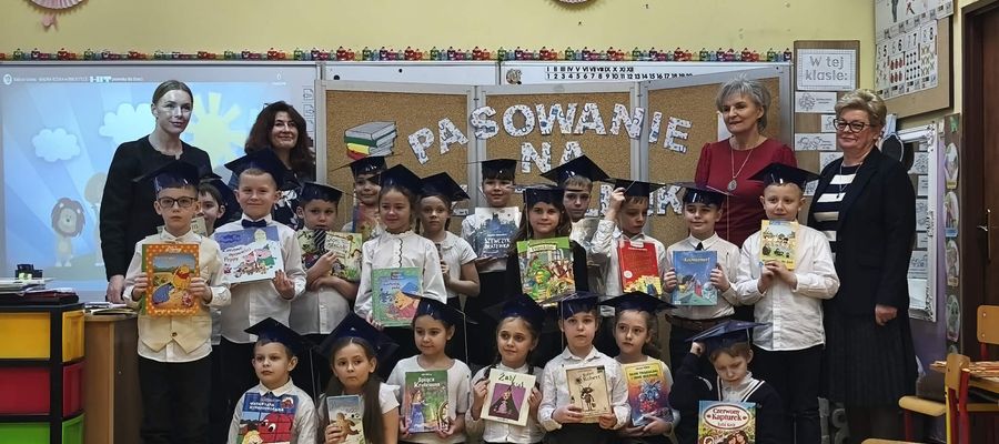 Pasowanie na czytelnika w „Jedynce”