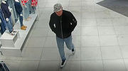 Kradł pod okiem kamer.Wyniósł ze sklepu walizkę, pufy i odzież