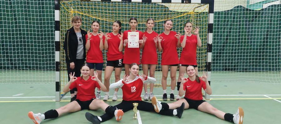 Mistrzynie powiatu z SP nr 3 w Mławie