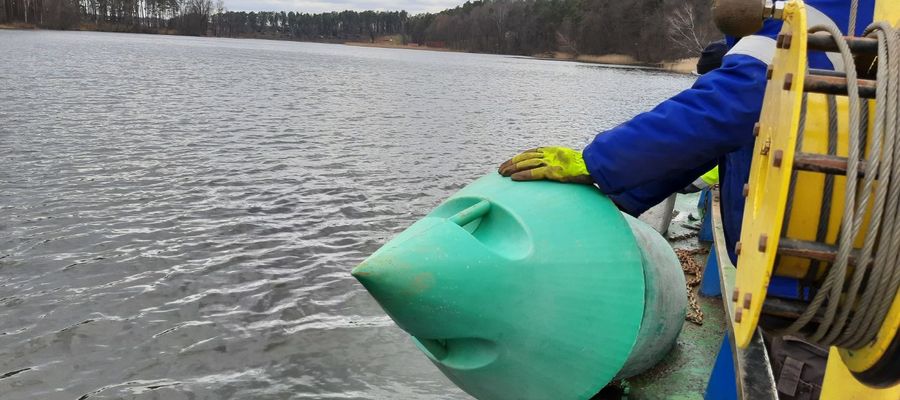 Na Wielkich Jeziorach Mazurskich pojawiły się pierwsze znaki
