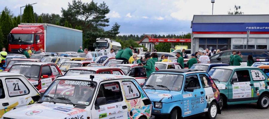 Jadą maluchami przez Europę, by pomóc dzieciom